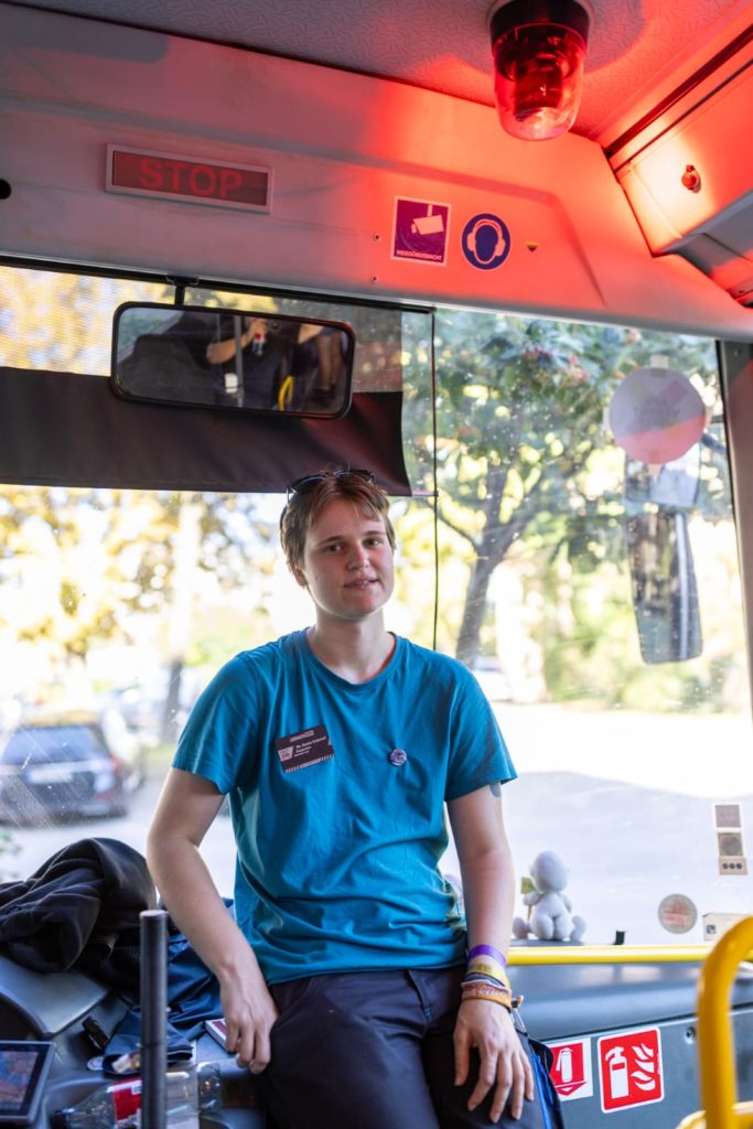 Bild der Geschäftsführung in einem Bus